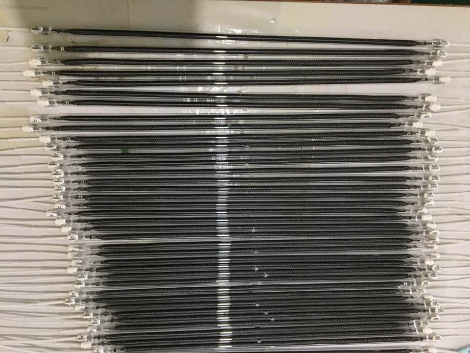 Lampă de căldură cu fibră de carbon pentru șerpi și șopârle